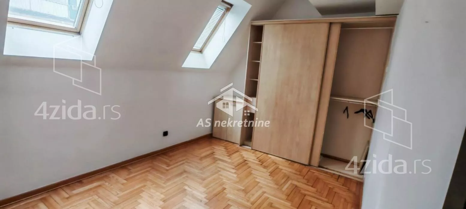 Šestosoban stan | 4zida