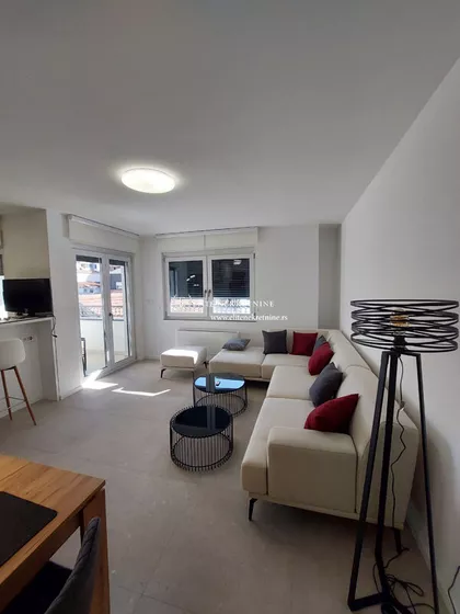 Gospodara Vučića | 4zida.rs