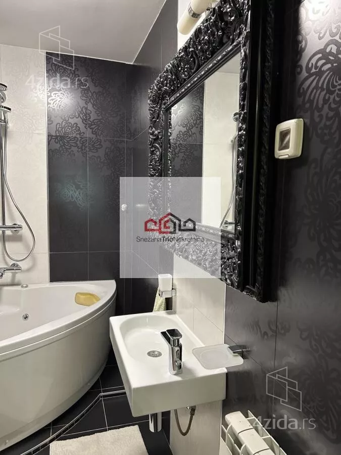 Četvoroiposoban stan | 4zida