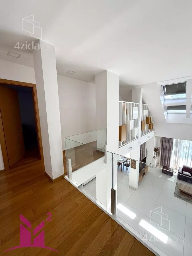 Sedmosoban stan | 4zida