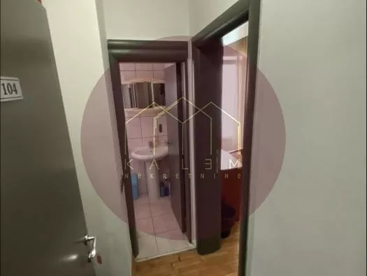 Poslovna zgrada | 4zida