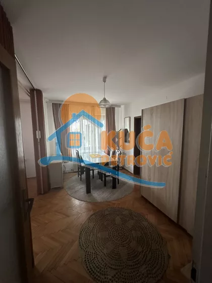 Velikotrnavska | 4zida.rs