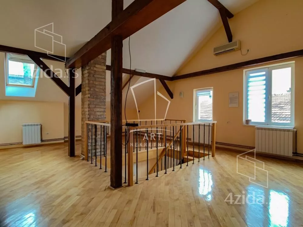 Šestoiposoban stan | 4zida