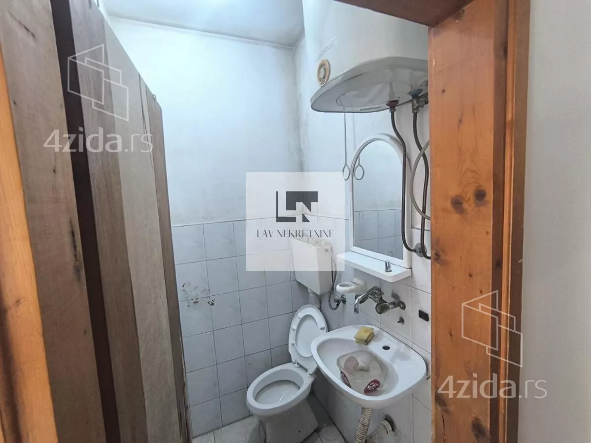 Lokal | 4zida