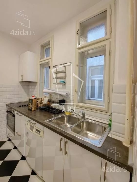 Četvoroiposoban stan | 4zida