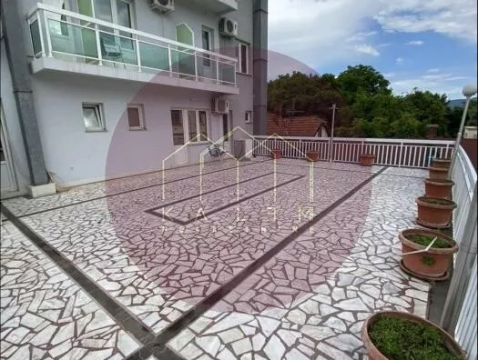 Poslovna zgrada | 4zida