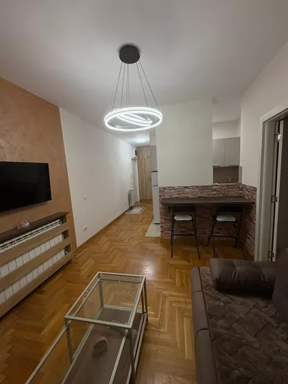 Jovana Popovića | 4zida.rs