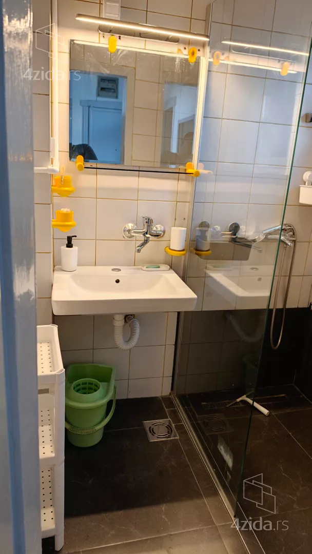 Četvoroiposoban stan | 4zida