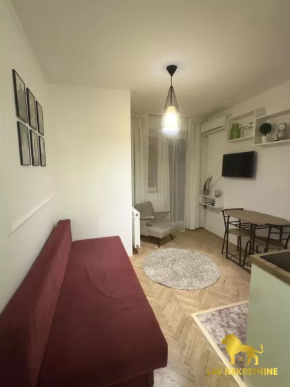 VALENTINA VODNIKA | 4zida.rs