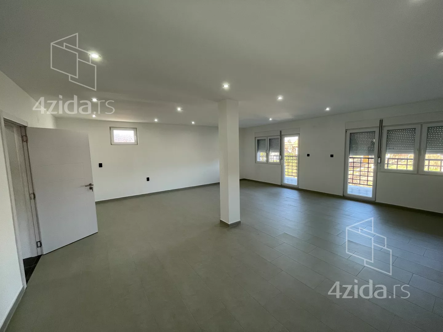 Poslovna zgrada | 4zida