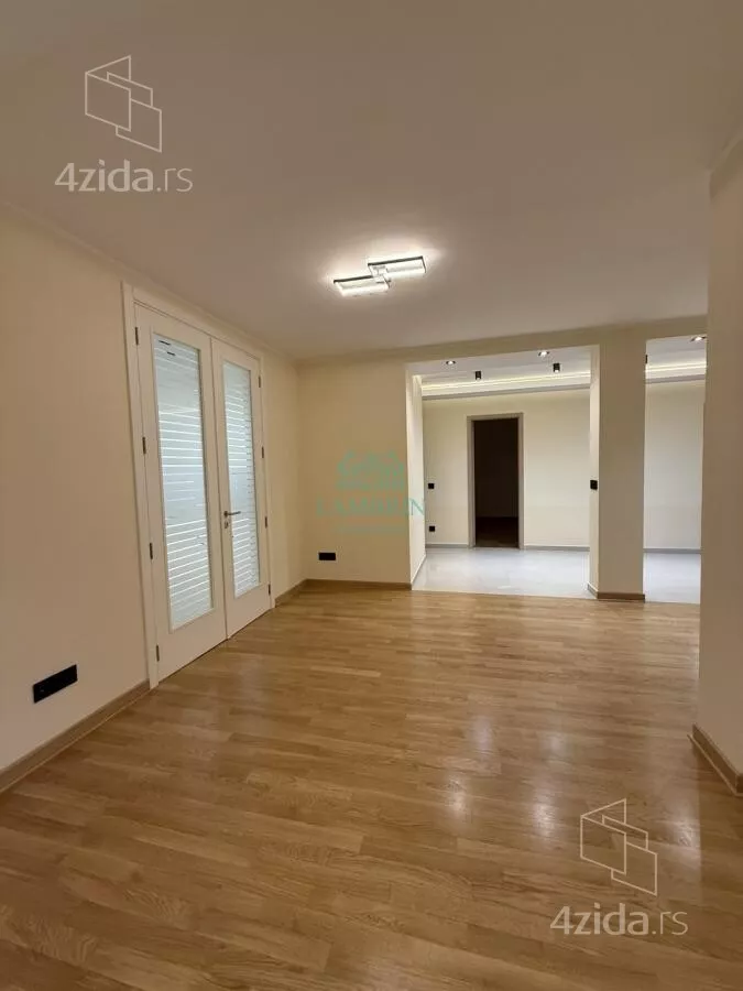 Četvoroiposoban stan | 4zida