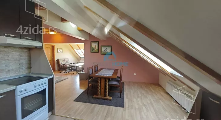 Četvoroiposoban stan | 4zida