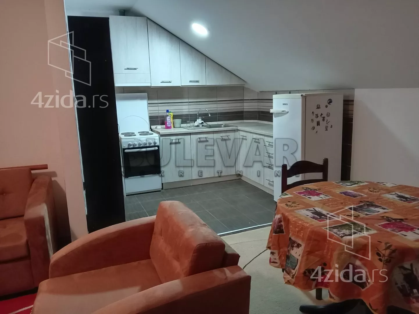 Troiposoban stan | 4zida