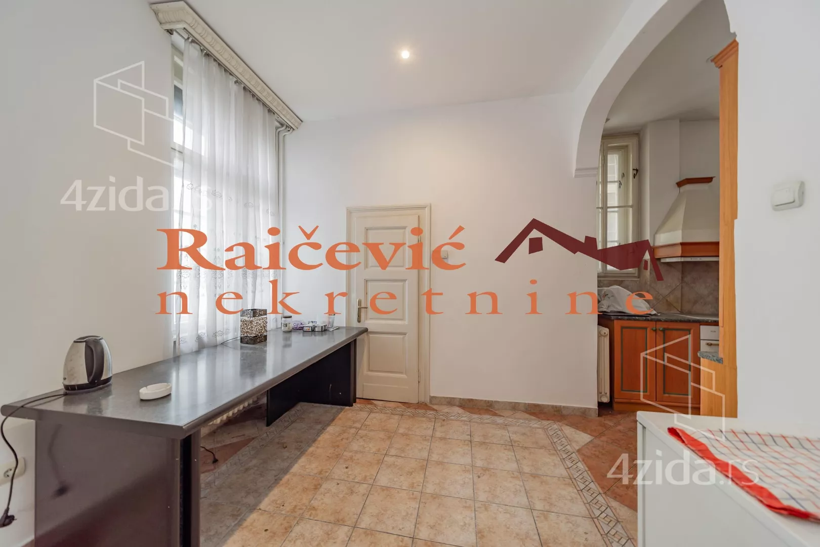 Šestosoban stan | 4zida