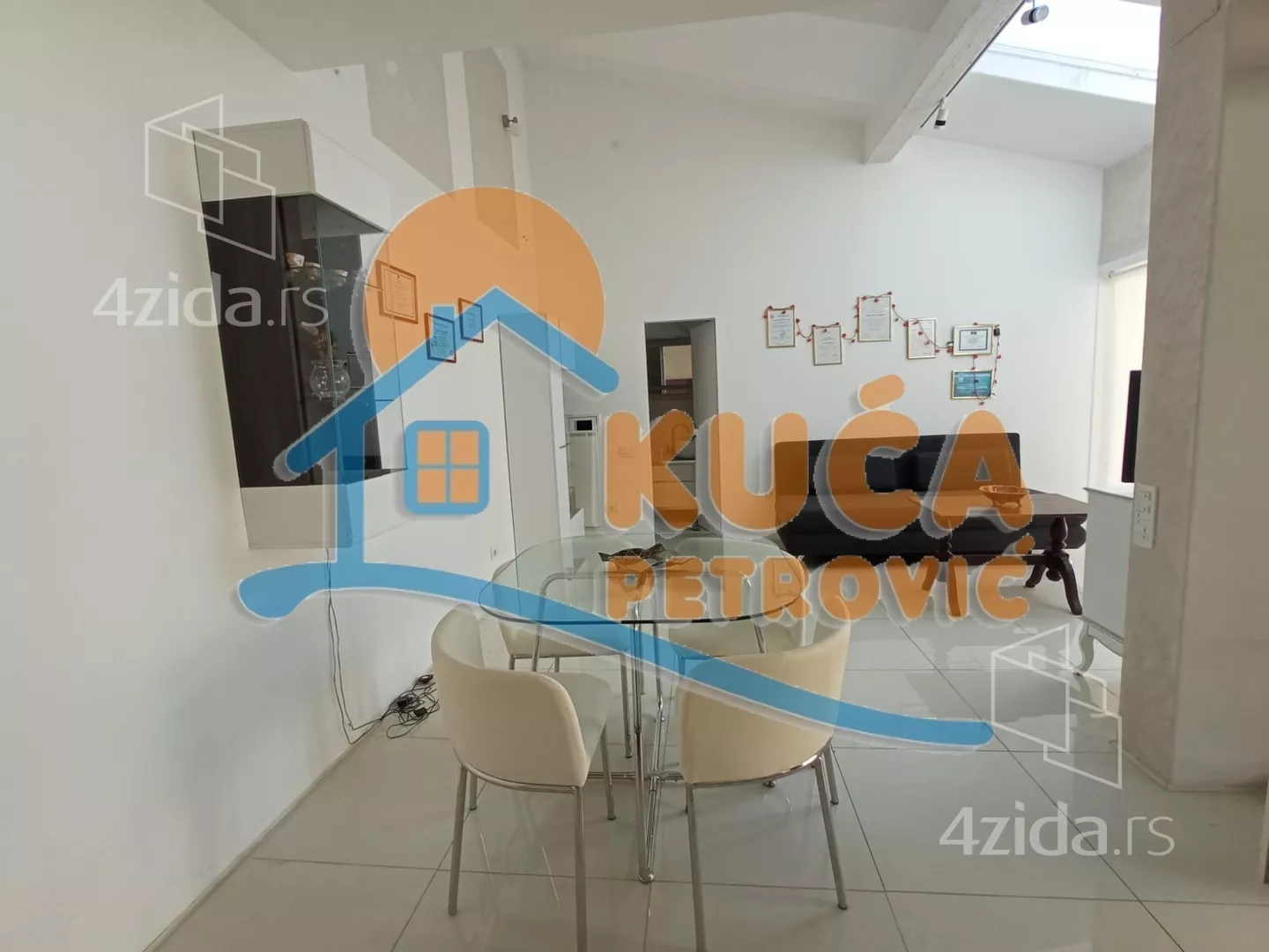 Lokal | 4zida