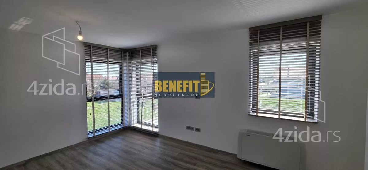 Poslovna zgrada | 4zida