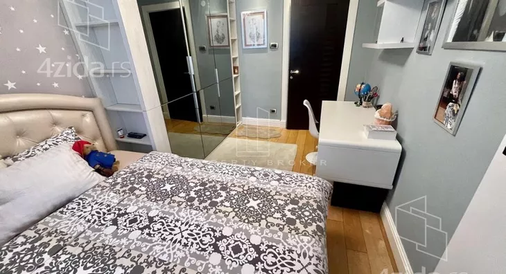 Petoiposoban stan | 4zida