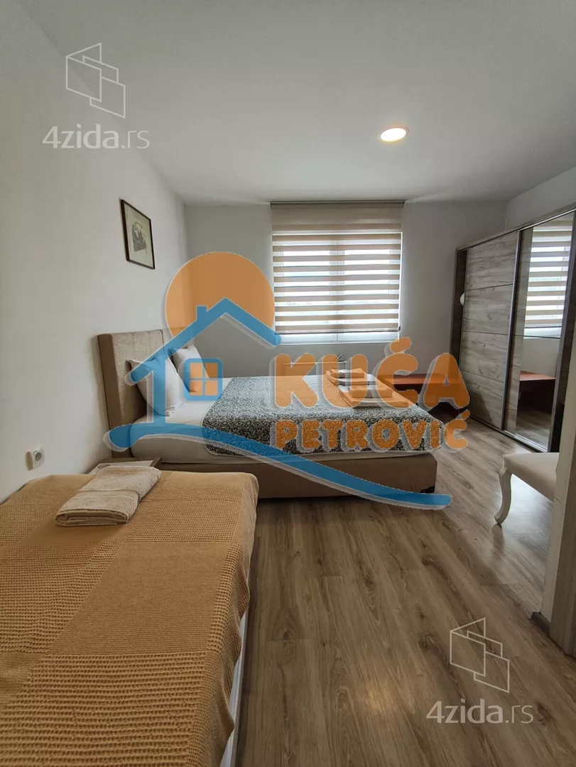 Lokal | 4zida