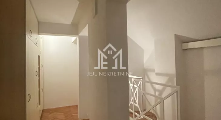 Šestosoban stan | 4zida