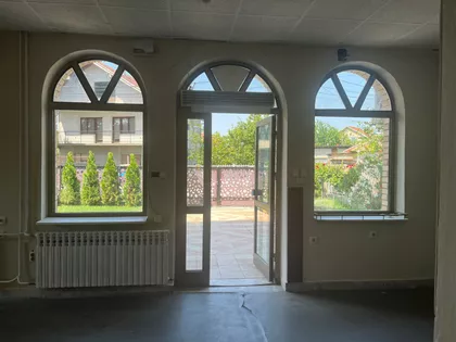 25 Maja 81 | 4zida.rs