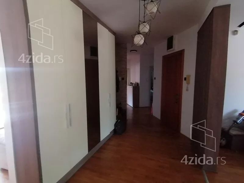 Petosoban stan | 4zida