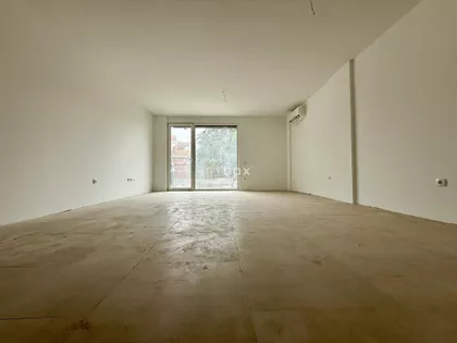 Crveni Pevac | 4zida.rs