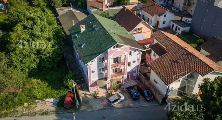 Poslovna zgrada | 4zida