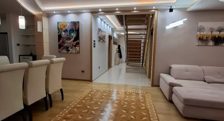 Šestosoban stan | 4zida