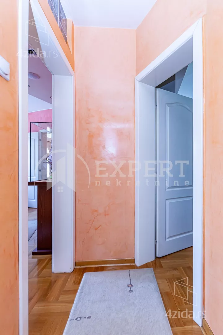 Lokal | 4zida