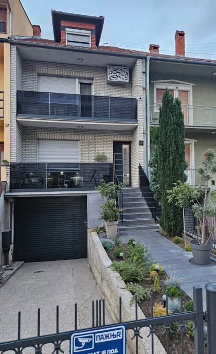 Braće Dirak Bb | 4zida.rs