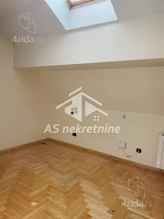 Šestosoban stan | 4zida