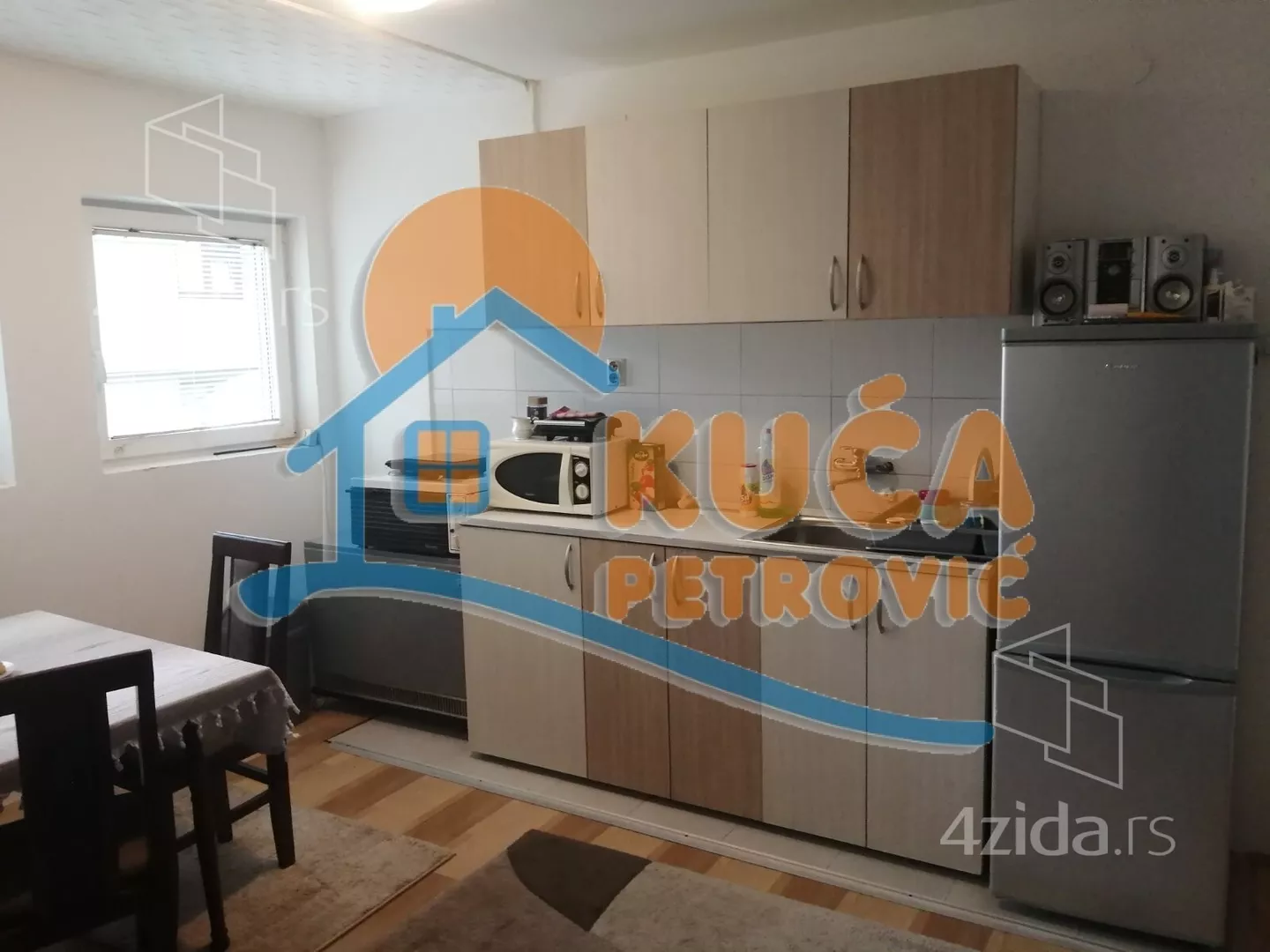 Jednoiposoban stan | 4zida