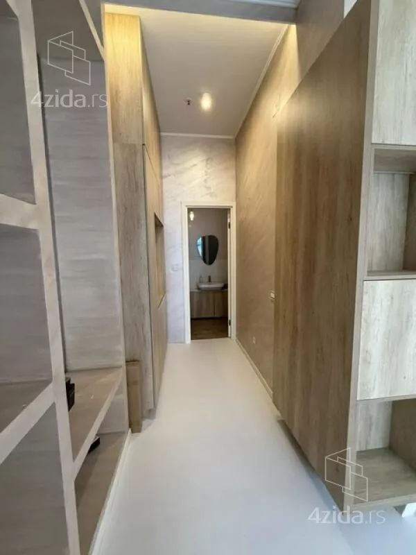 Lokal | 4zida