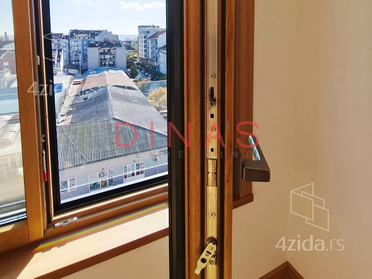 Četvoroiposoban stan | 4zida