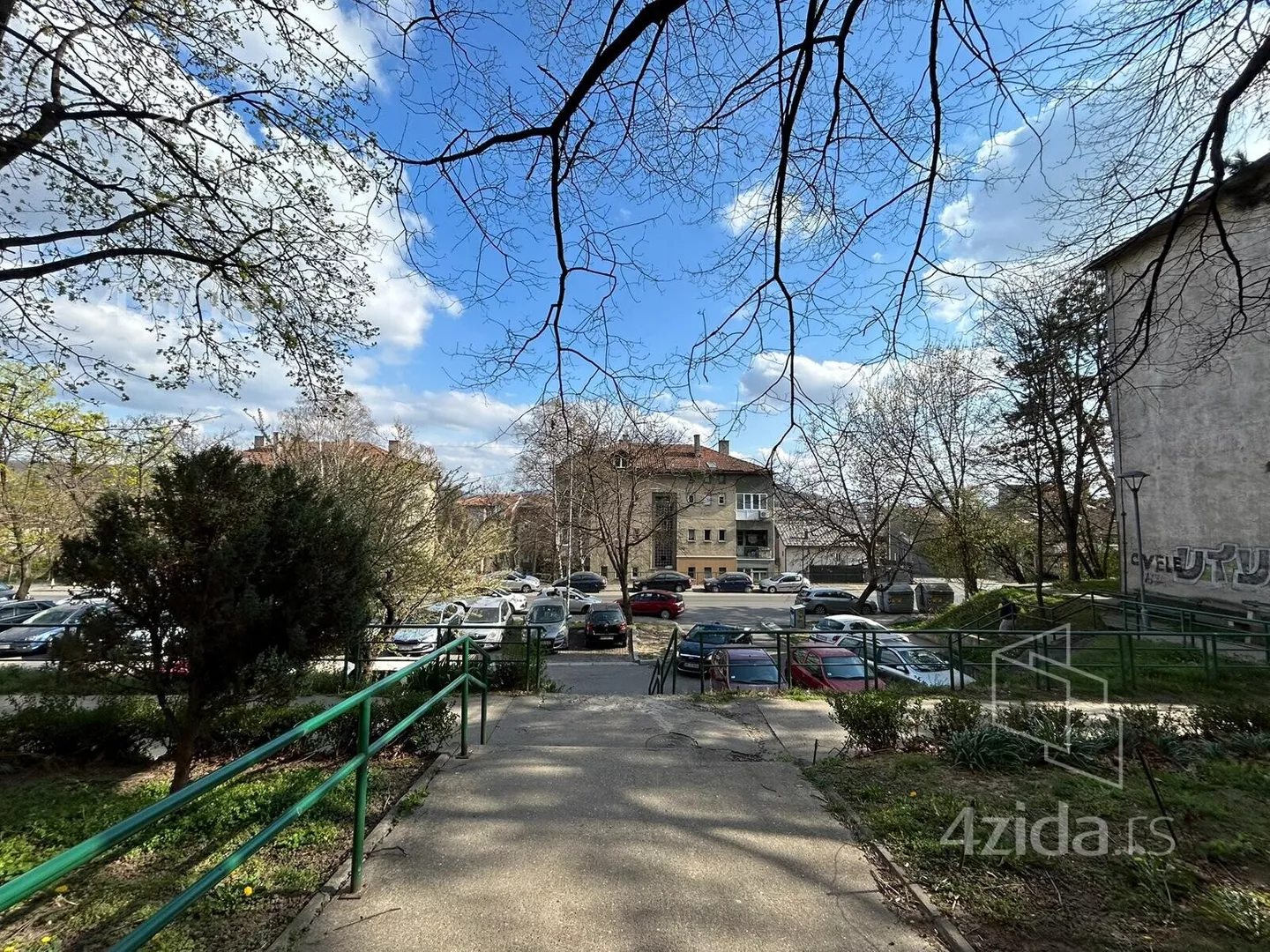 Četvoroiposoban stan | 4zida