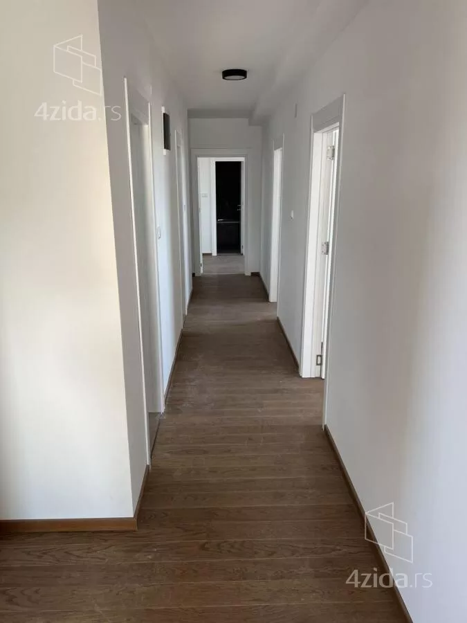 Šestosoban stan | 4zida