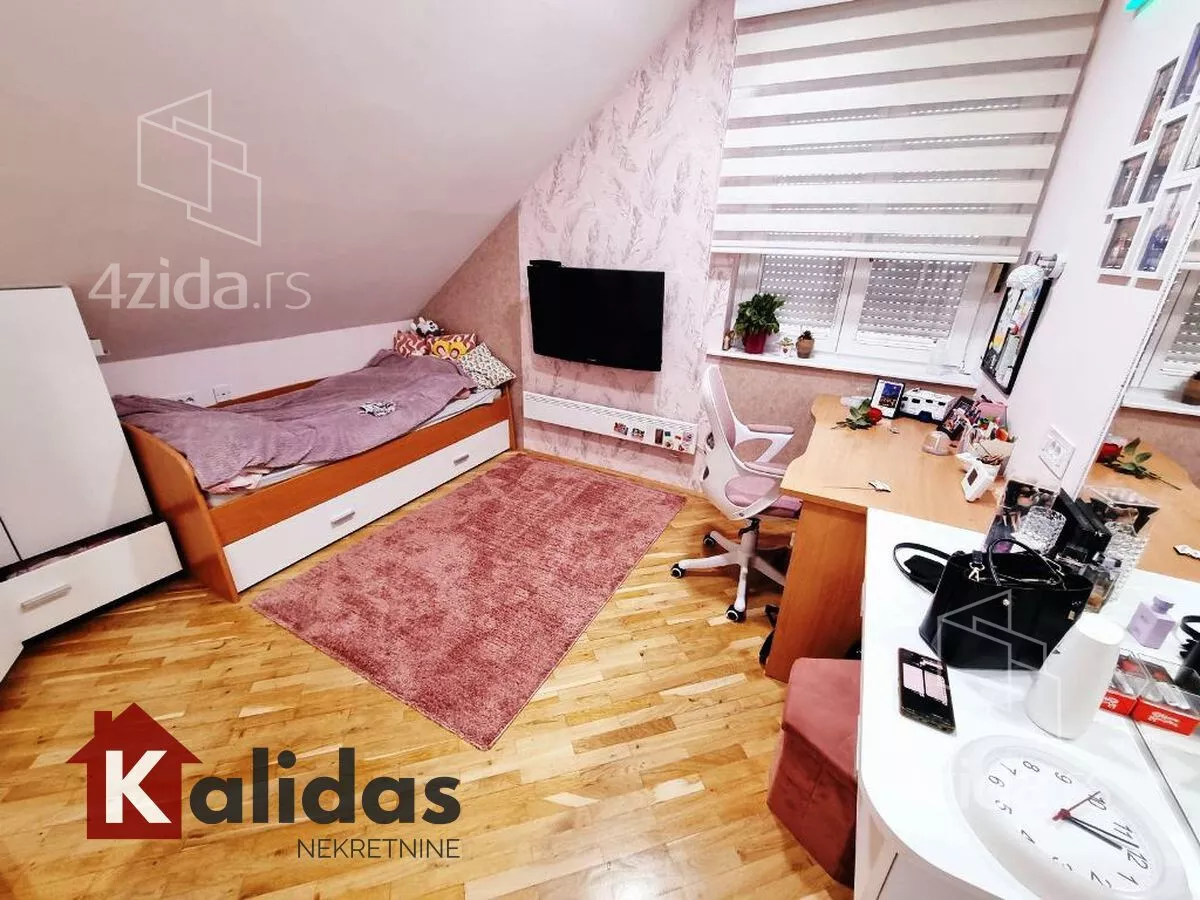 Šestosoban stan | 4zida