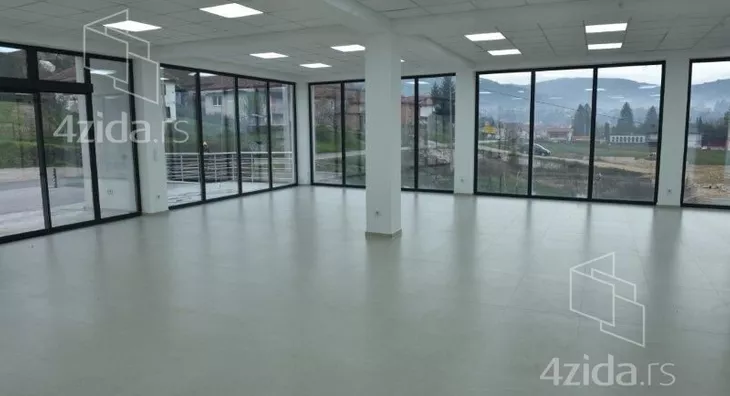 Poslovna zgrada | 4zida