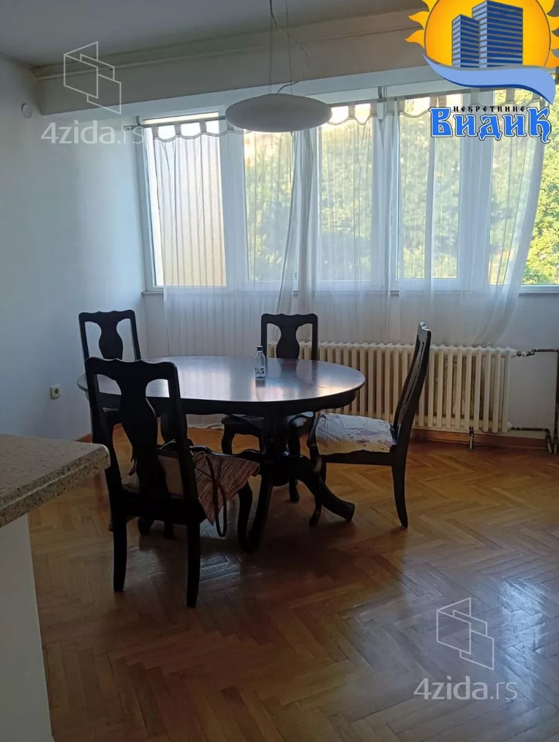 Četvoroiposoban stan | 4zida
