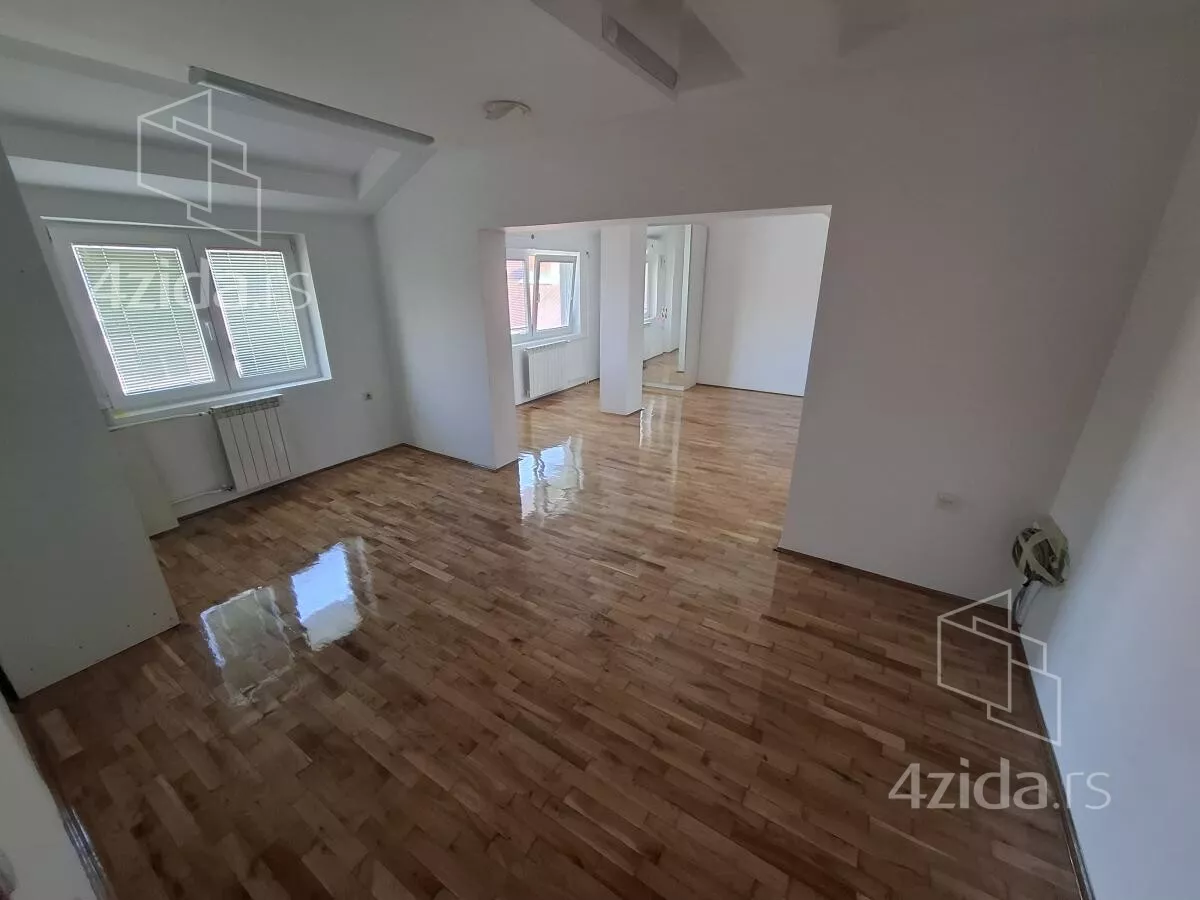 Šestosoban stan | 4zida