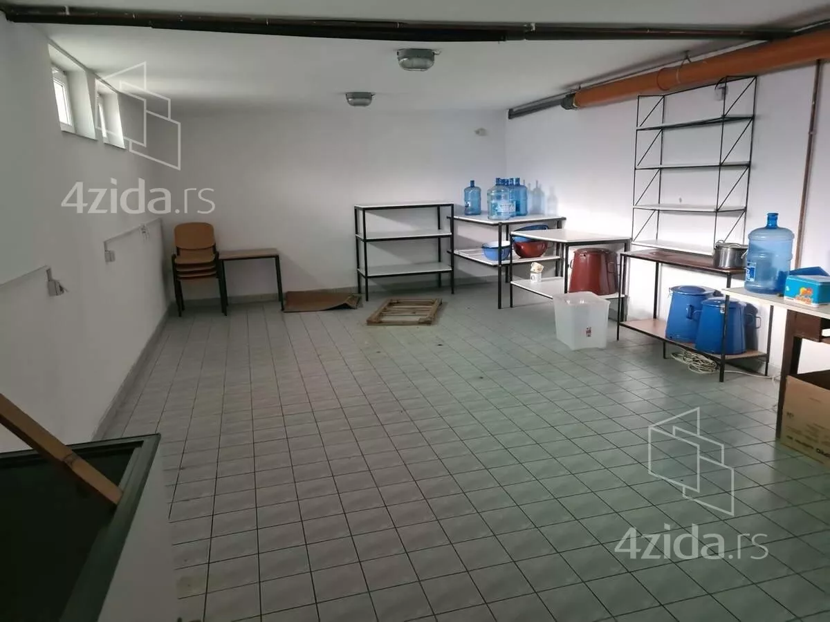 Poslovna zgrada | 4zida