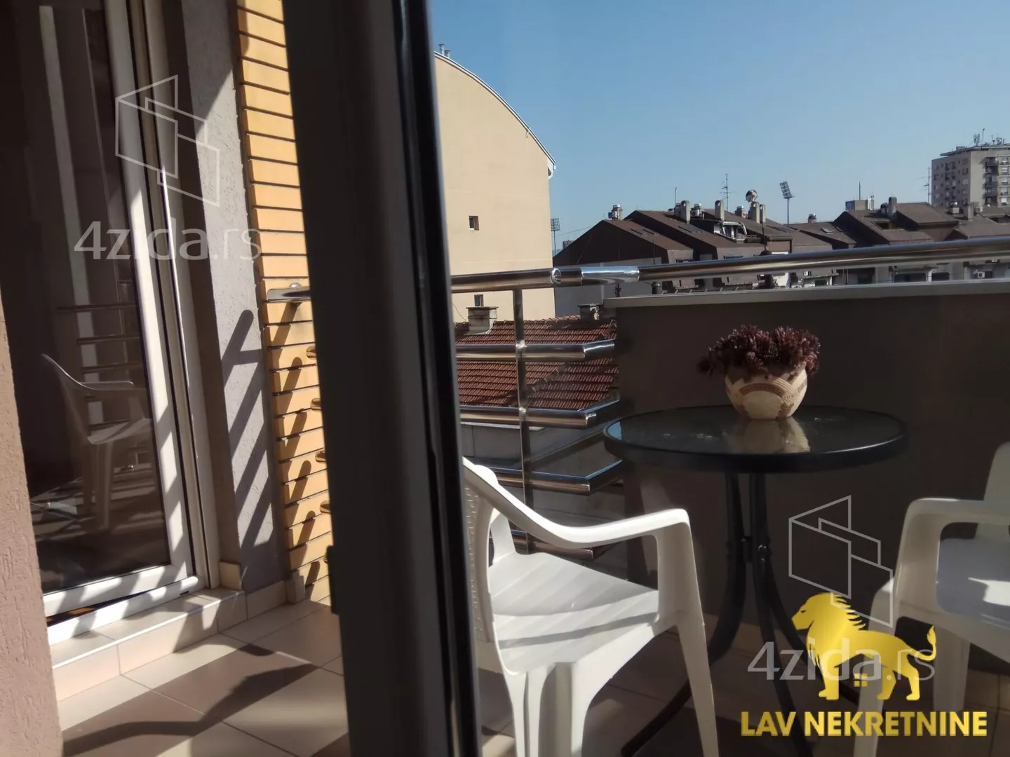 Jednoiposoban stan | 4zida