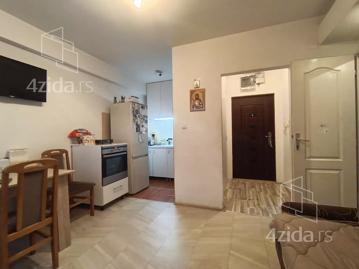 Jednoiposoban stan | 4zida