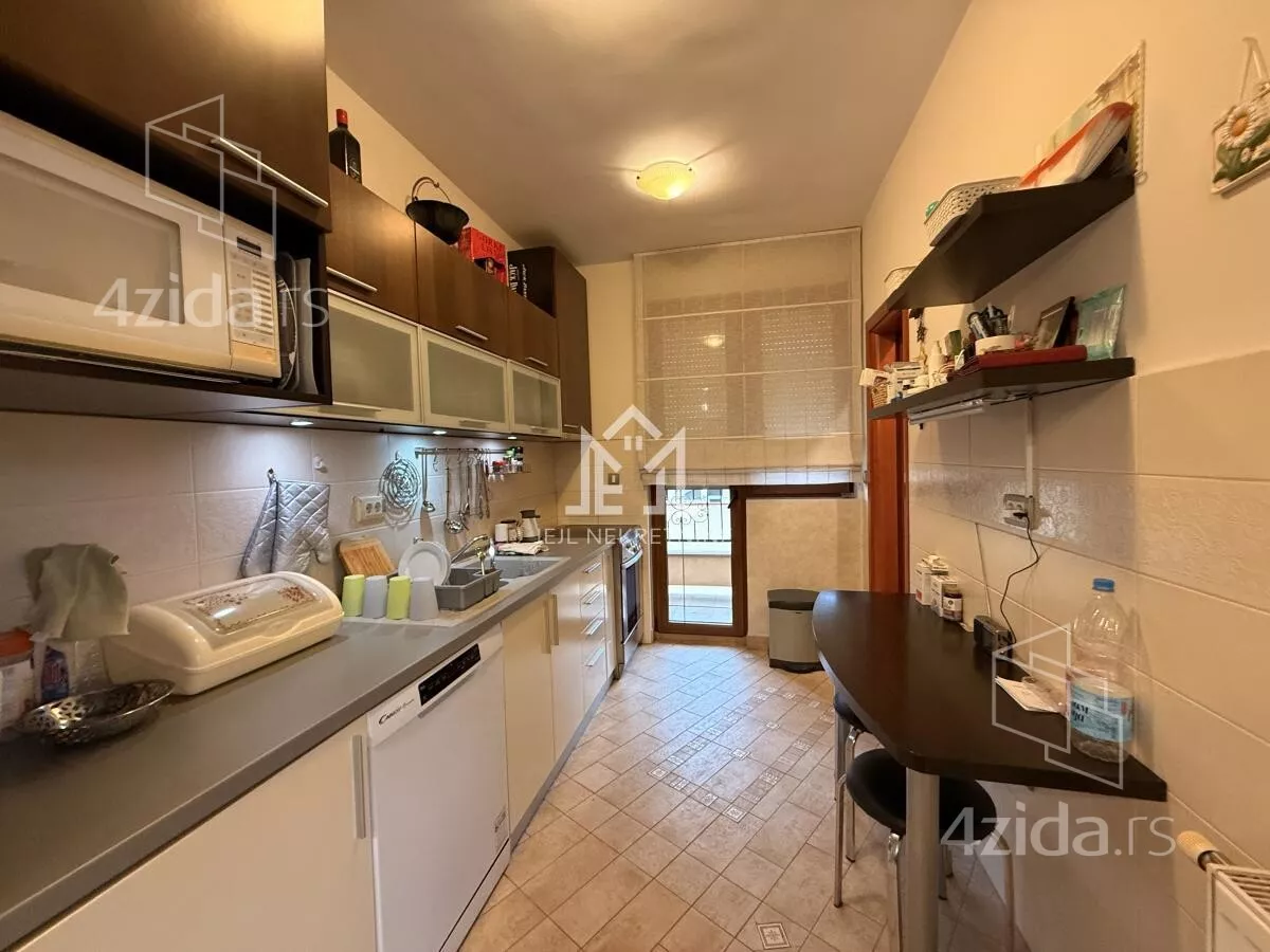 Petosoban stan | 4zida