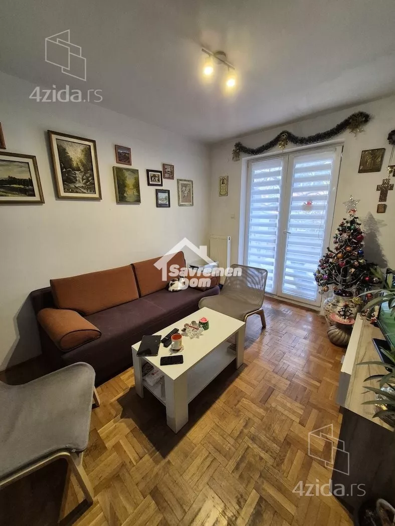 Šestosoban stan | 4zida