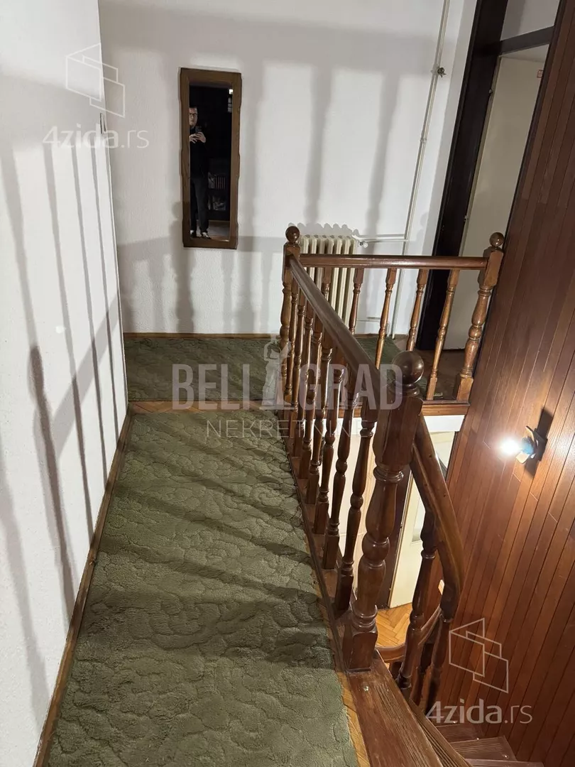 Četvoroiposoban stan | 4zida