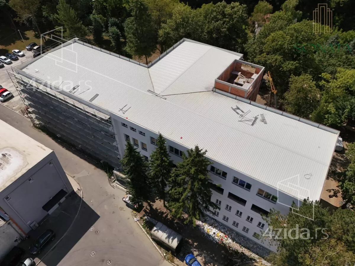 Poslovna zgrada | 4zida