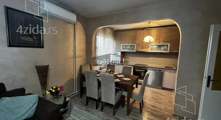 Šestosoban stan | 4zida