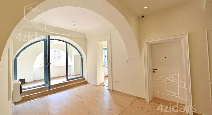 Poslovna zgrada | 4zida