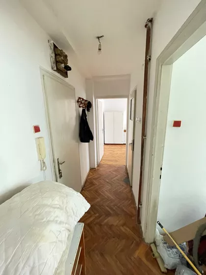 Crvene Zastave 1 | 4zida.rs